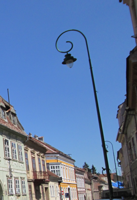 Street light in Brasov, Romania. Image by @PatFurstenberg