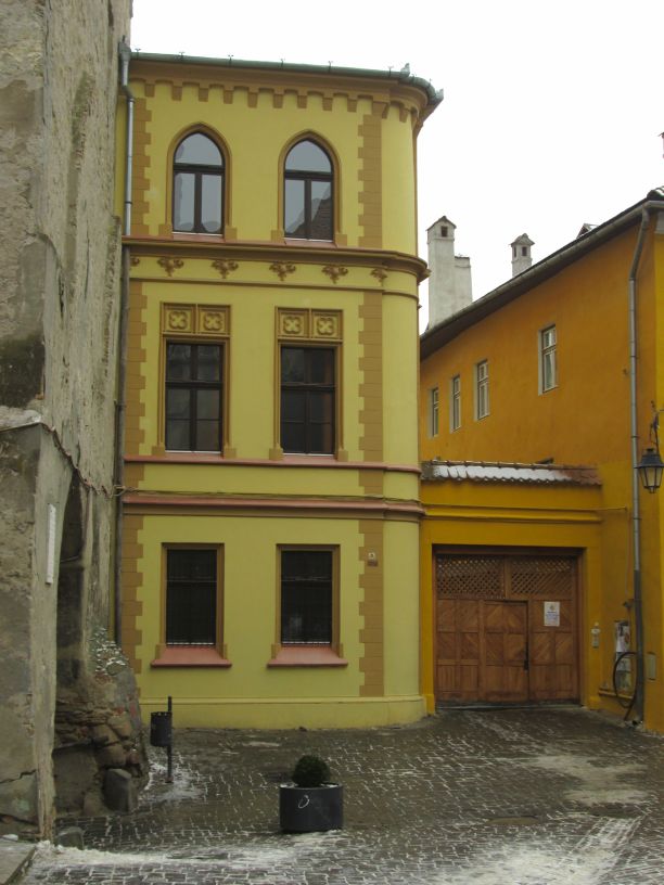 Medieval Sighisoara in winter - Imagine 164 houses and thirteen public buildings up on a hill, within the protective walls of a fortress. Tall or short, stone or wood, depending on the wealth of their owners, the houses have one floor, some two. But not more.