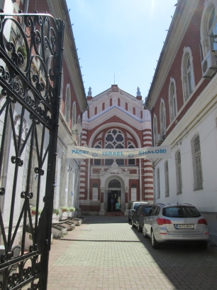 Beth Israel Synagogue in Brasov and the story of a door...
