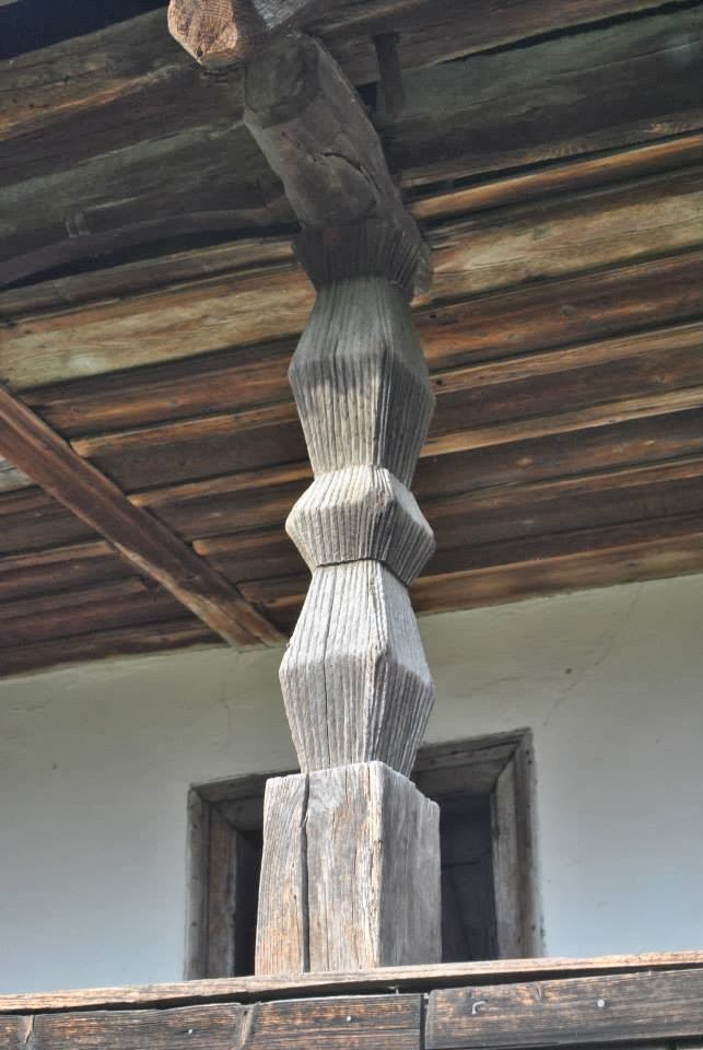 Stalp pridvor case oltenesti muzeul satului Valcean Arh Chiaburu