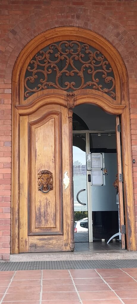 lion head on wooden door University of Pretoria