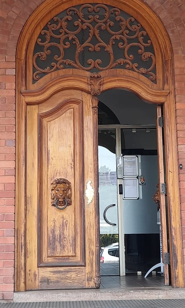 lion head on wooden door University of Pretoria
