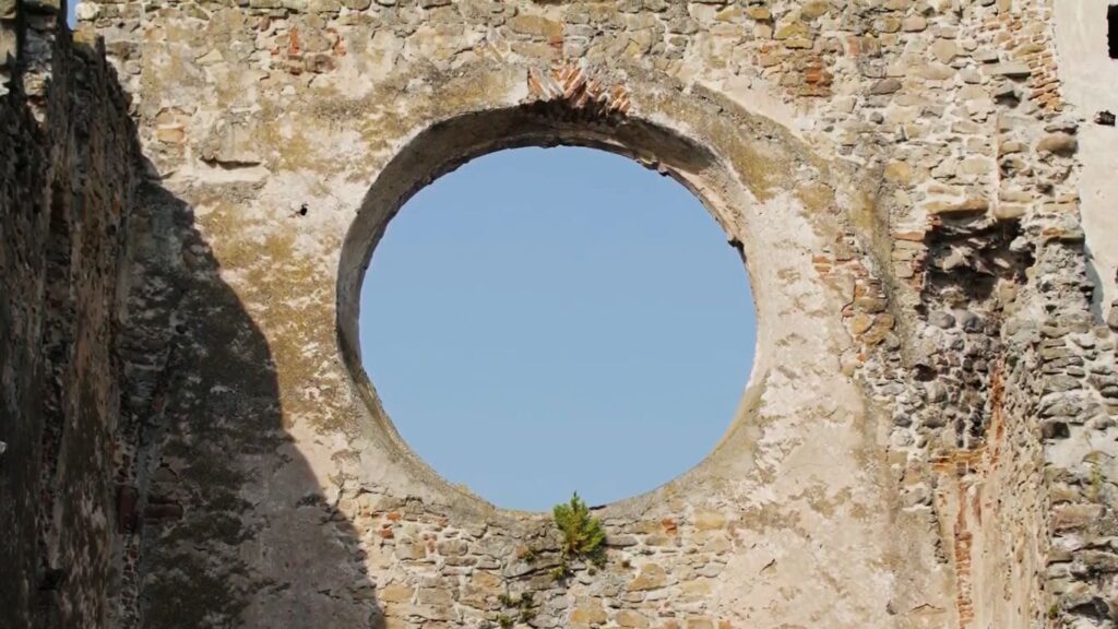 Carta Abbey, empty eye socket of a rose window
