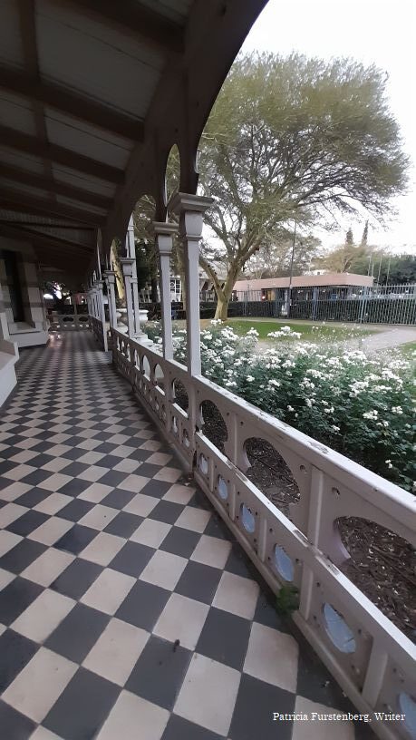 Kya Rosa UP, length of front verandah