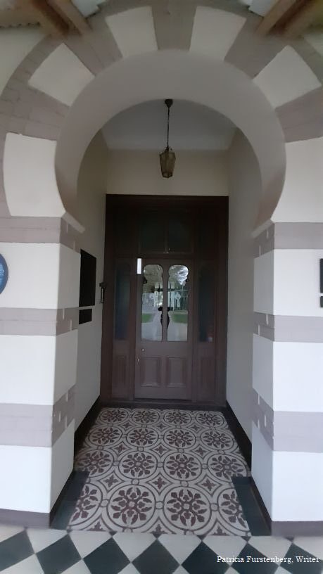 Kya Rosa House, main entrance, UP