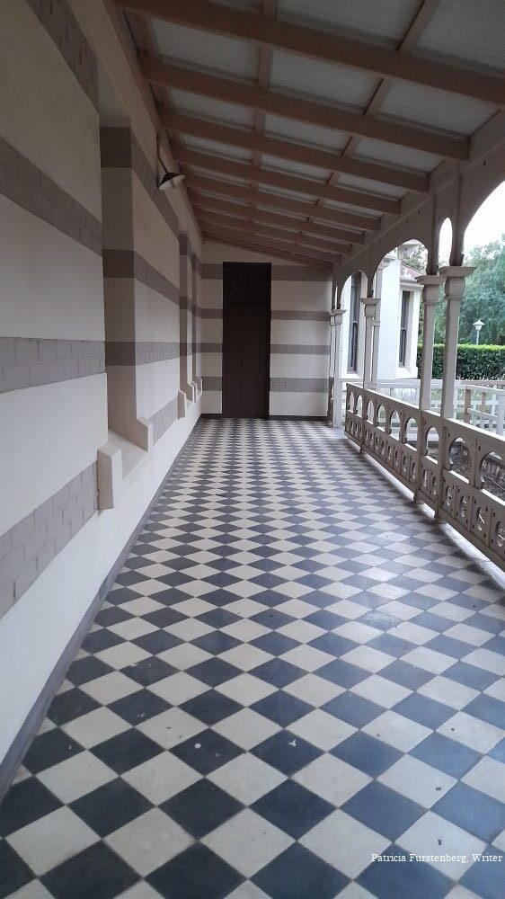 Kya Rosa UP, side verandah and back door