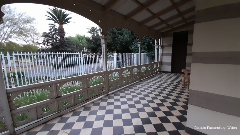Kya Rosa  UP, verandah