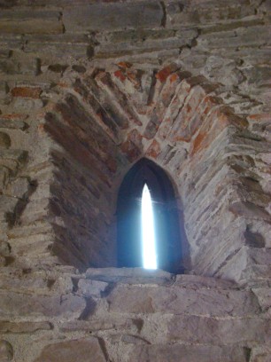 Densus BisericaSfNicolae_lancet window-TetcuMirceaRares-wiki CC BY-SA 4.0