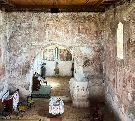 Church Sântamaria Orlea - original Byzantine paintings in naos with view into the altar