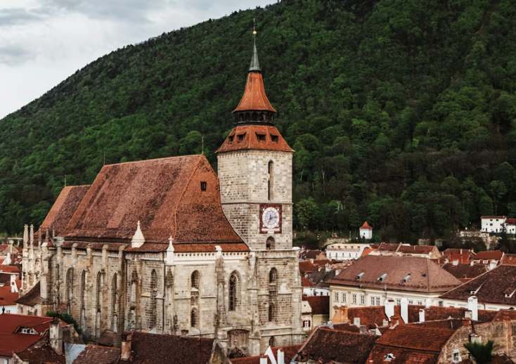 Biserica Neagra Brasov si Piata Honterus in fictiune istorica
