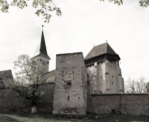 Balcaciu 15th century fortified church