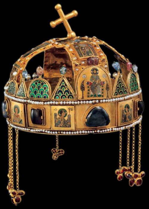 Holy Crown of Hungary, 11th-12th century (gold with enamel, pearls and semi-precious stones Byzantine. It was kept at Visegrad Fortress, where Vlad Dracula was also imprisoned 